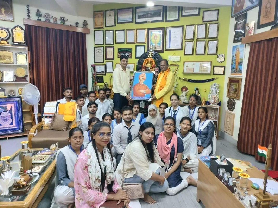 Teachers and students of Vivek College of Education, Bijnor (Uttar Pradesh) visited Dev Sanskriti Vishwavidyalaya