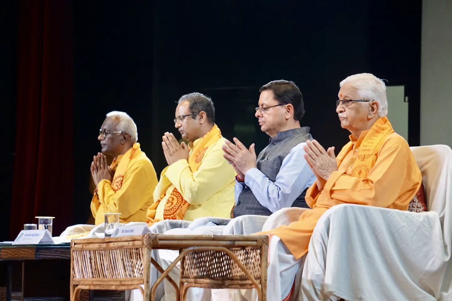 In the 40th Gyan Diksha ceremony of the university, the newly entered students took their first step towards service to society and the nation and tied them in the Vedic sutras.
